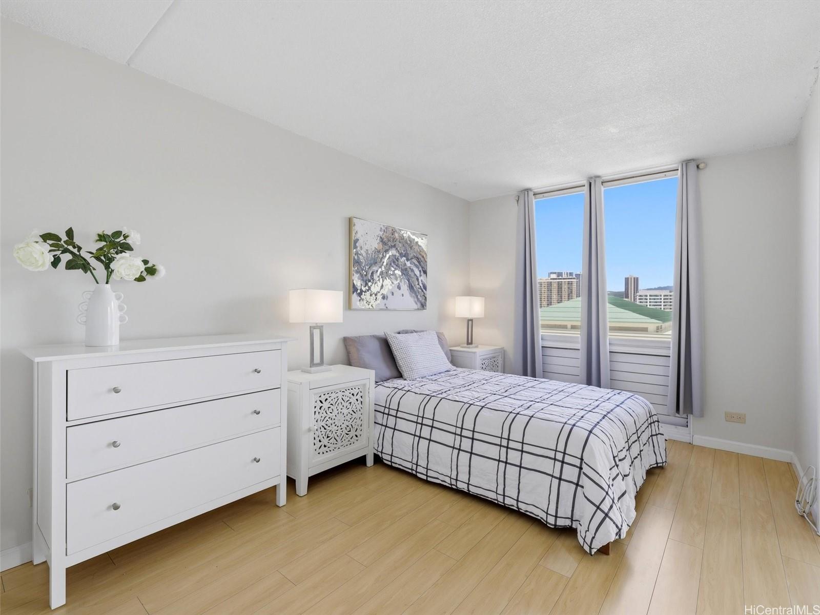 1717 Ala Wai condo # 1501, Honolulu, Hawaii - photo 7 of 25