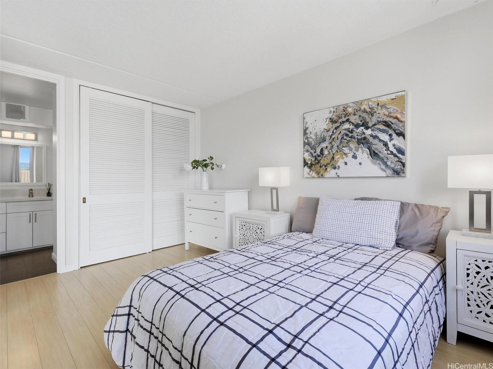 1717 Ala Wai condo # 1501, Honolulu, Hawaii - photo 8 of 25