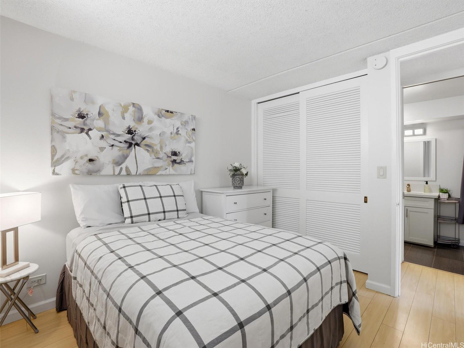 1717 Ala Wai condo # 1501, Honolulu, Hawaii - photo 10 of 25