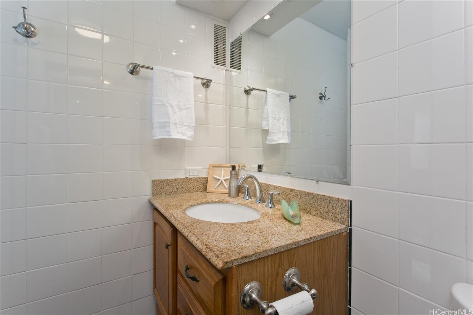 1717 Ala Wai condo # 2209, Honolulu, Hawaii - photo 16 of 24