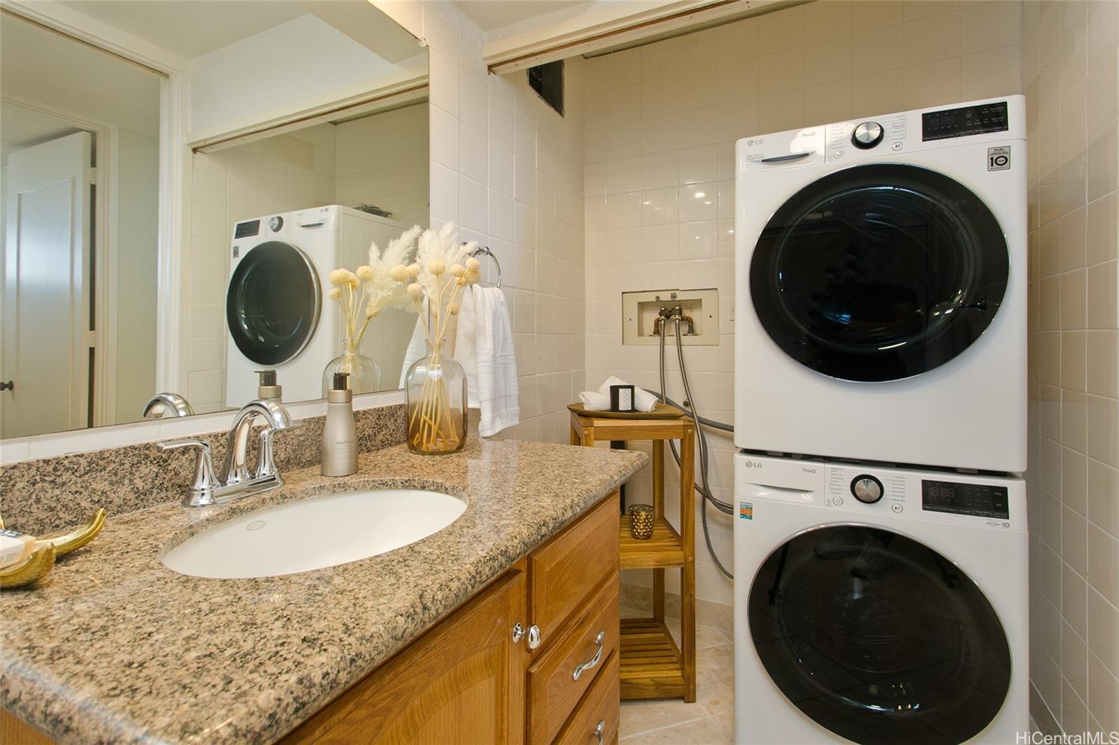 1717 Ala Wai condo # 2209, Honolulu, Hawaii - photo 20 of 24