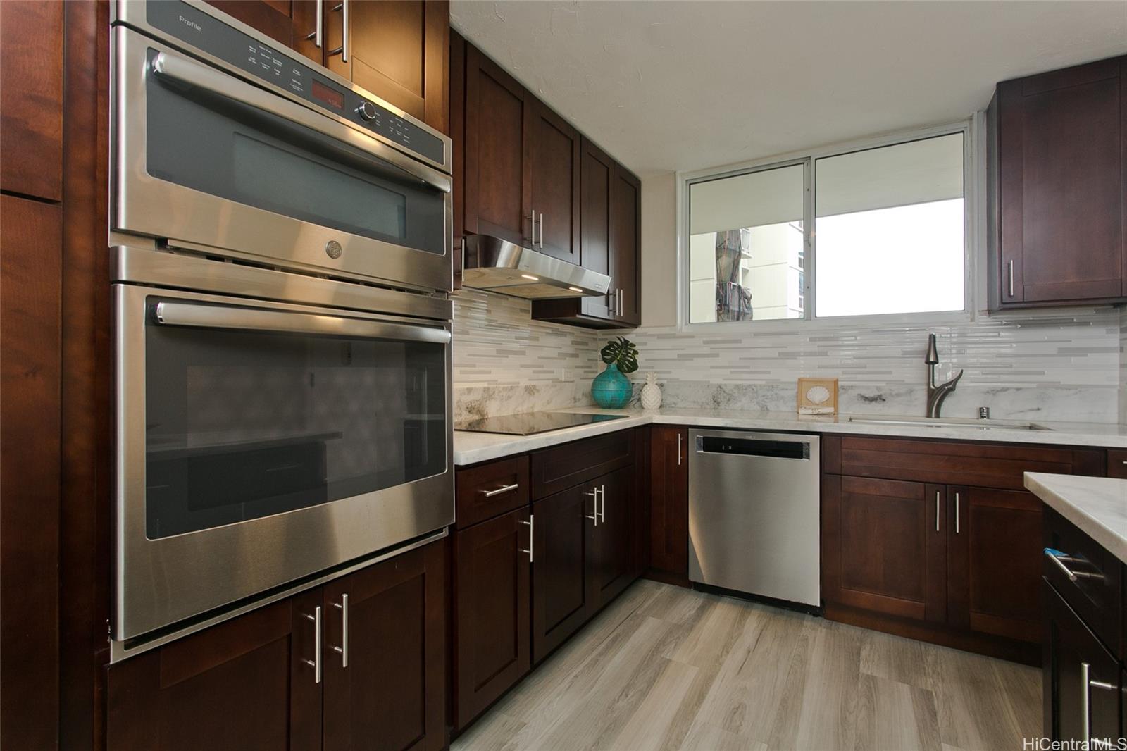 1717 Ala Wai condo # 2209, Honolulu, Hawaii - photo 6 of 24