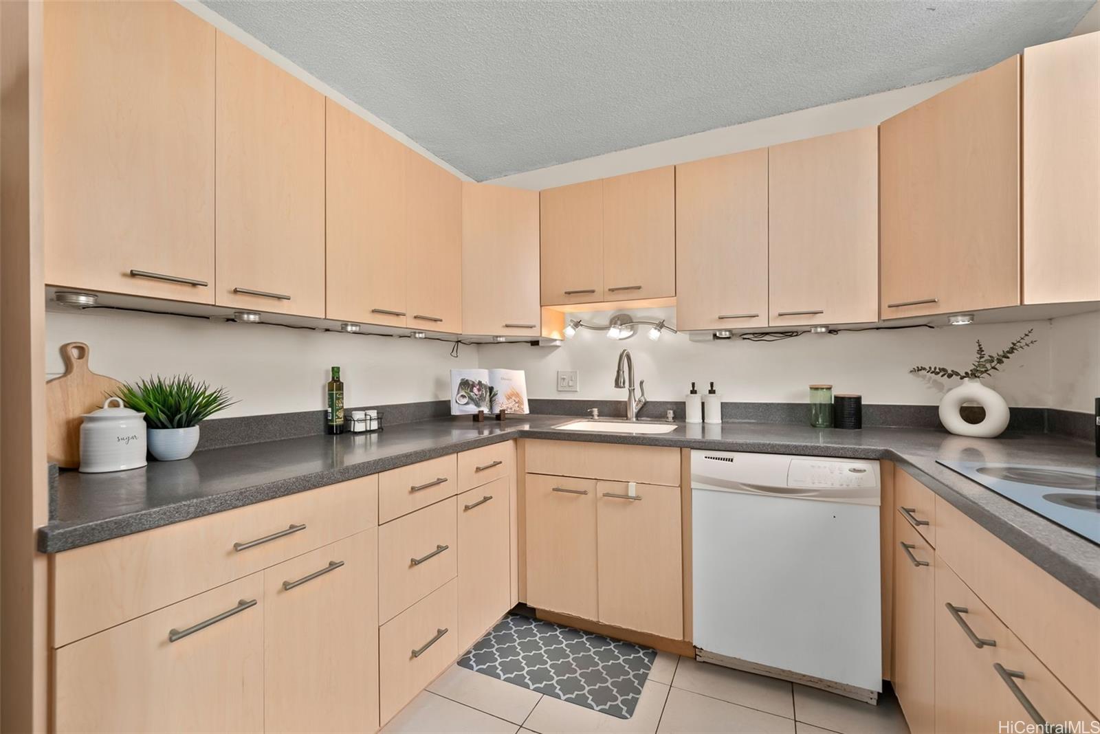 1717 Ala Wai condo # 2310, Honolulu, Hawaii - photo 7 of 23