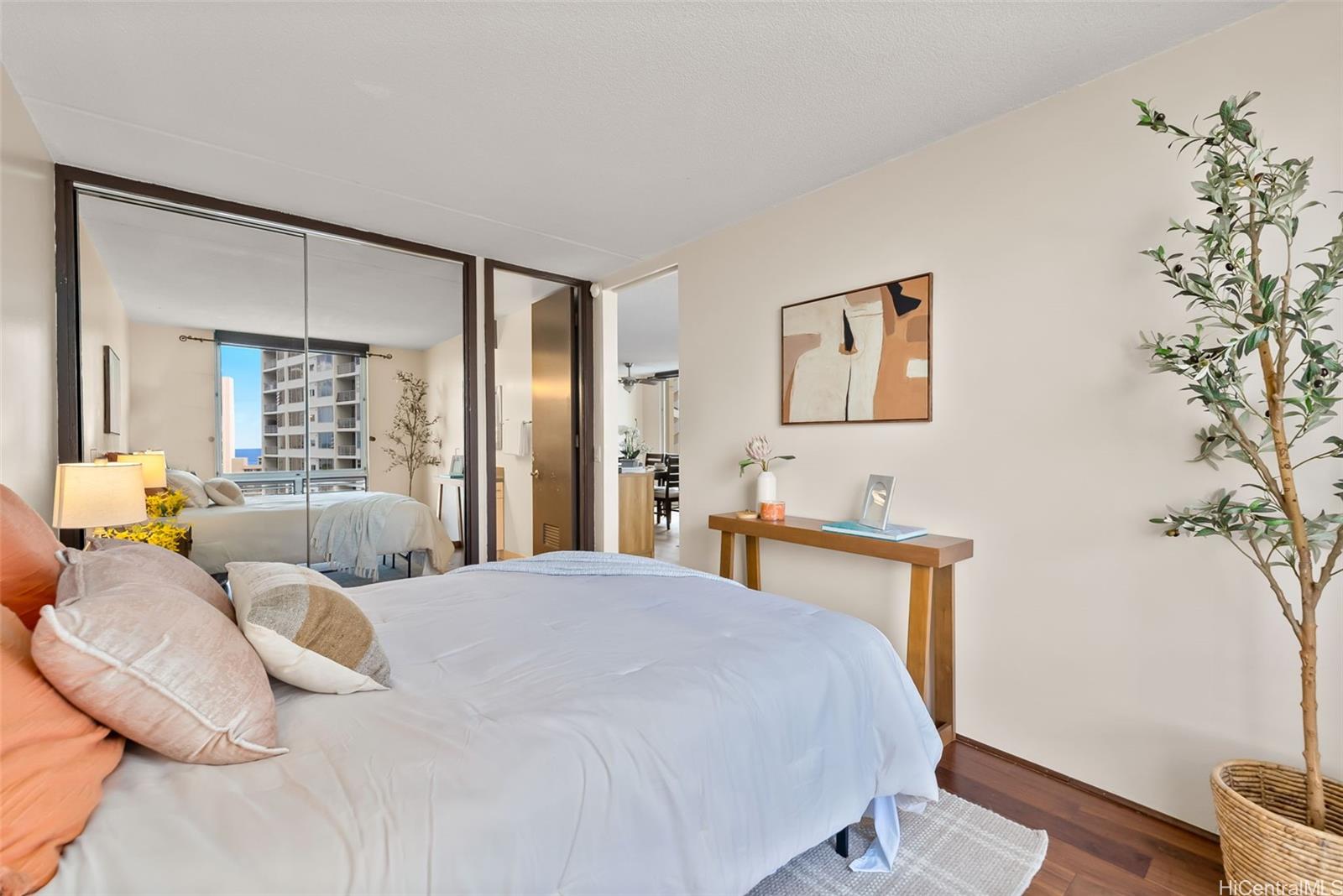 1717 Ala Wai condo # 2310, Honolulu, Hawaii - photo 9 of 23