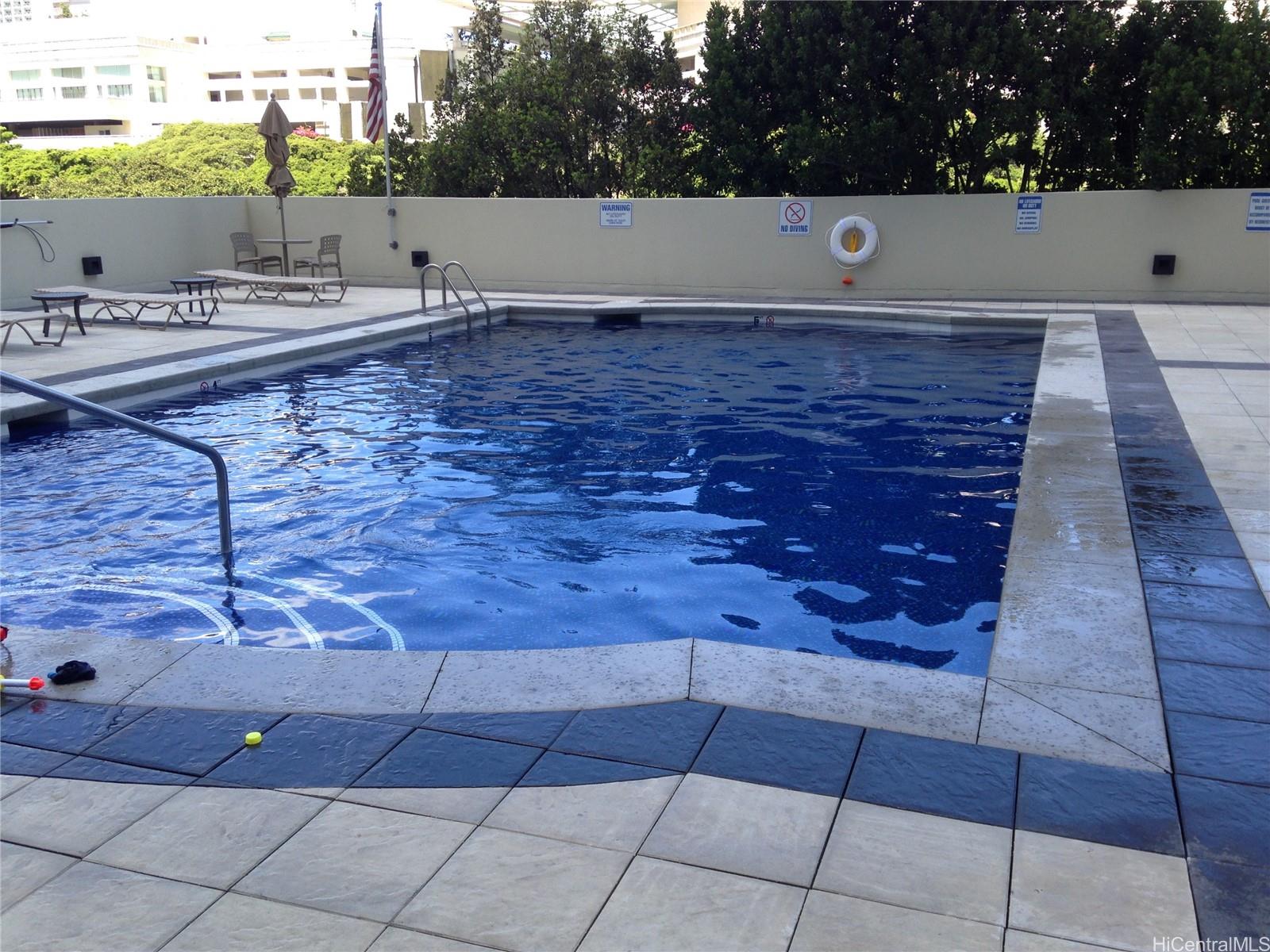 1717 Ala Wai Blvd Honolulu - Rental - photo 2 of 16