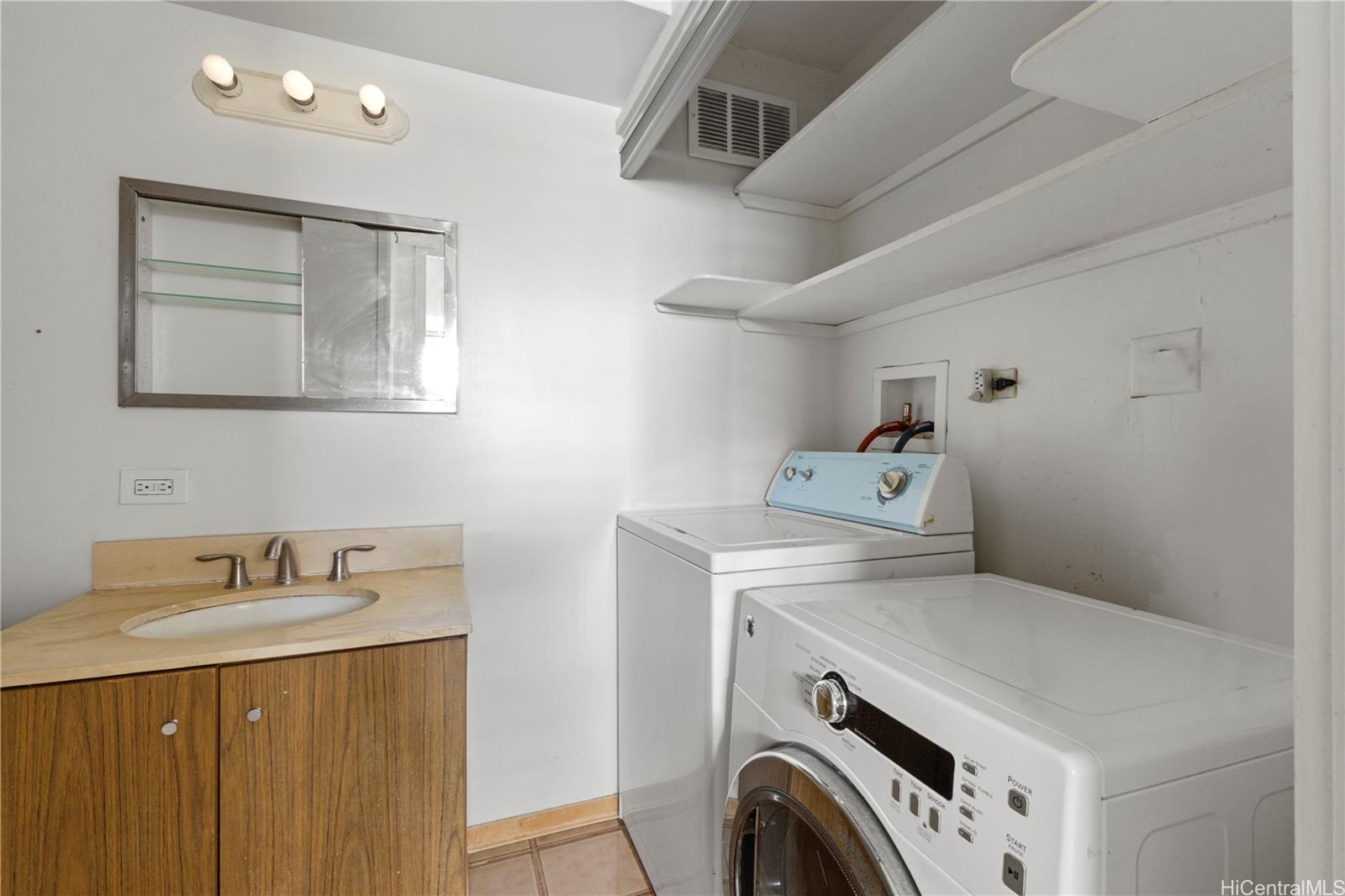 1717 Ala Wai condo # 2809, Honolulu, Hawaii - photo 15 of 25