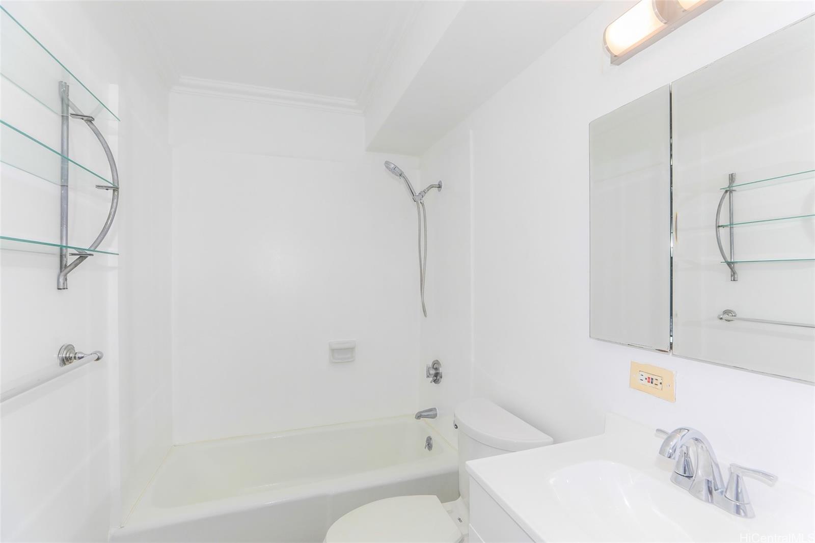 1717 Ala Wai condo # 303, Honolulu, Hawaii - photo 15 of 20