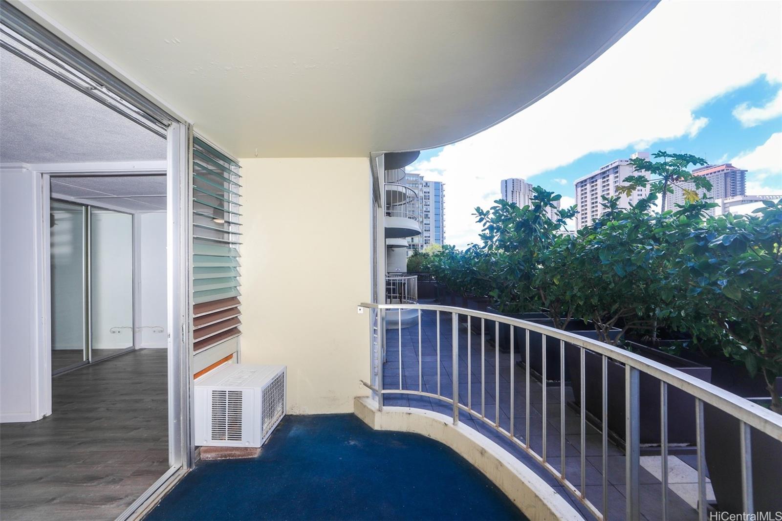 1717 Ala Wai condo # 303, Honolulu, Hawaii - photo 4 of 20