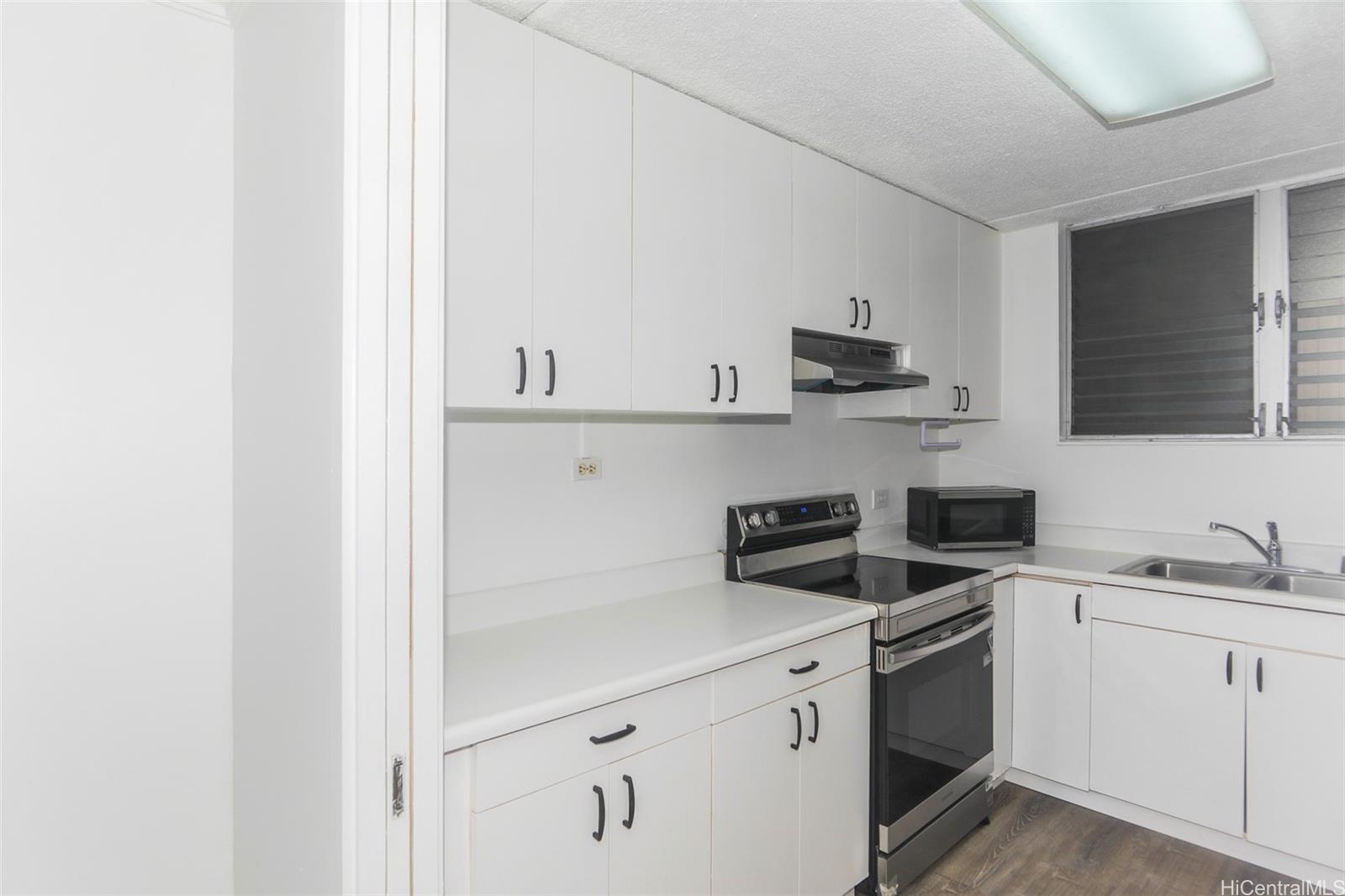 1717 Ala Wai condo # 303, Honolulu, Hawaii - photo 4 of 20