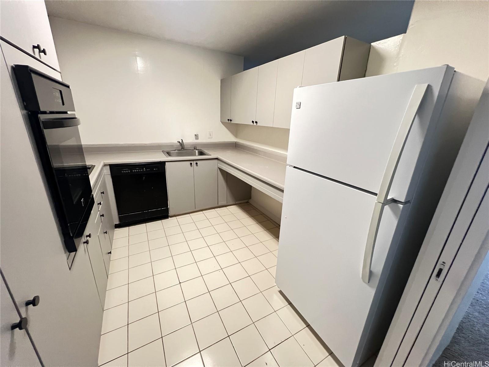 1717 Ala Wai Blvd Honolulu - Rental - photo 2 of 22