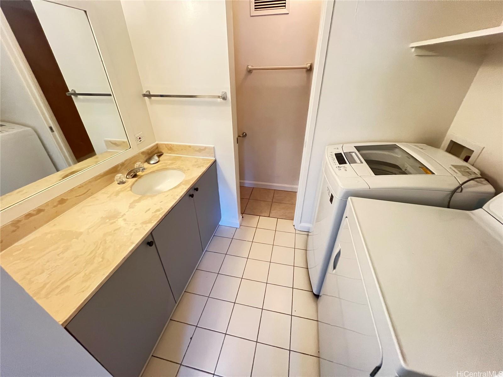 1717 Ala Wai Blvd Honolulu - Rental - photo 15 of 22