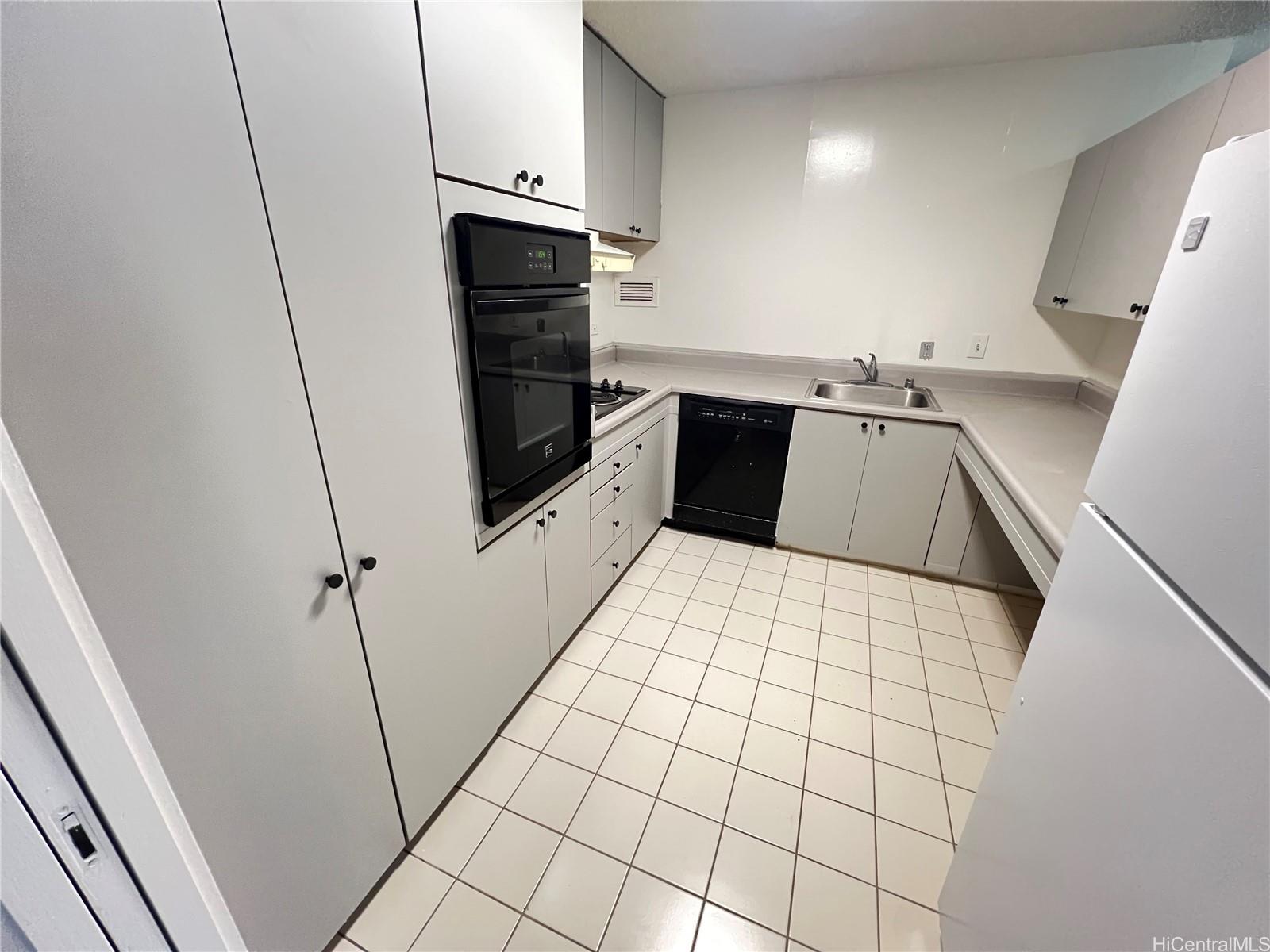 1717 Ala Wai Blvd Honolulu - Rental - photo 3 of 22