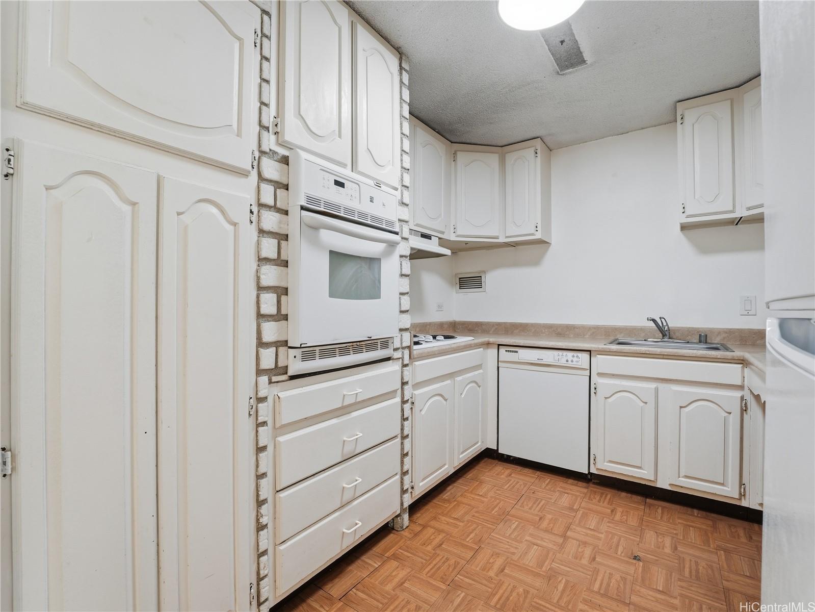 1717 Ala Wai condo # 607, Honolulu, Hawaii - photo 6 of 21