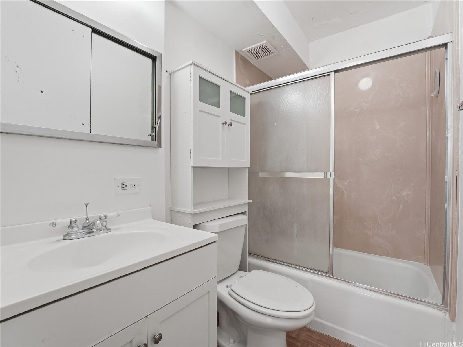 1717 Ala Wai condo # 607, Honolulu, Hawaii - photo 10 of 21