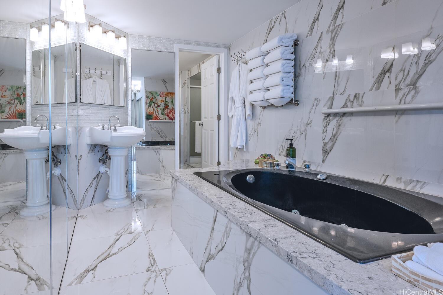 1717 Ala Wai condo # PH 4, Honolulu, Hawaii - photo 4 of 10