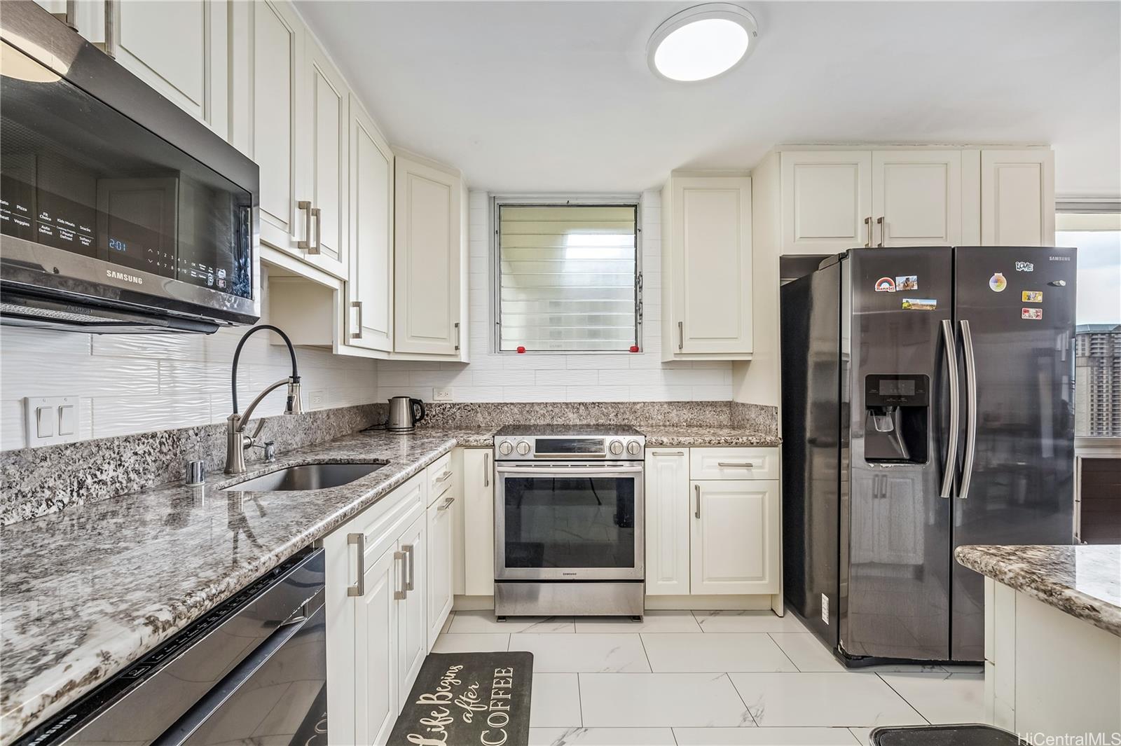 1717 Ala Wai condo # PH ii7, Honolulu, Hawaii - photo 4 of 25