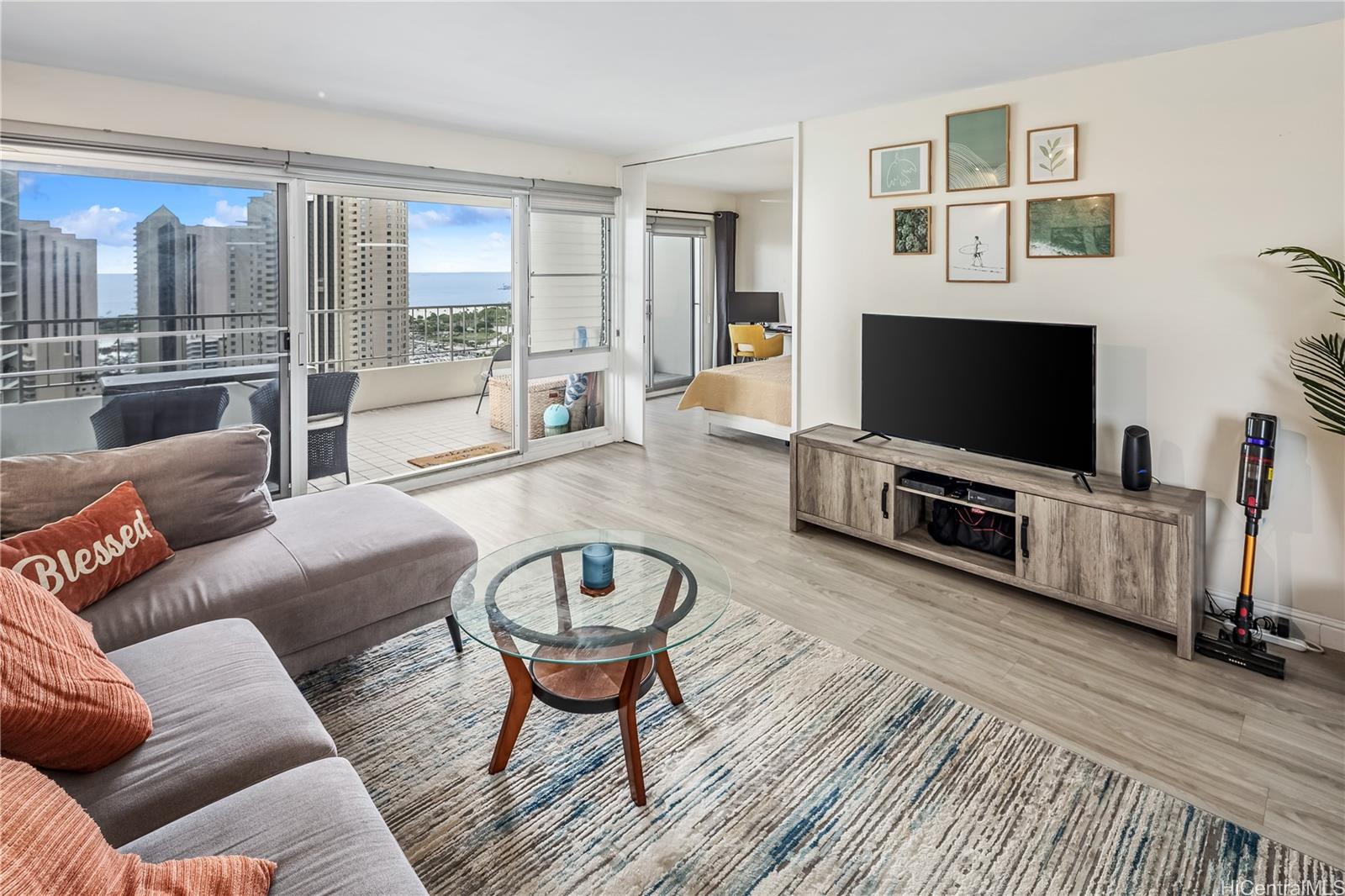 1717 Ala Wai condo # PH ii7, Honolulu, Hawaii - photo 6 of 25