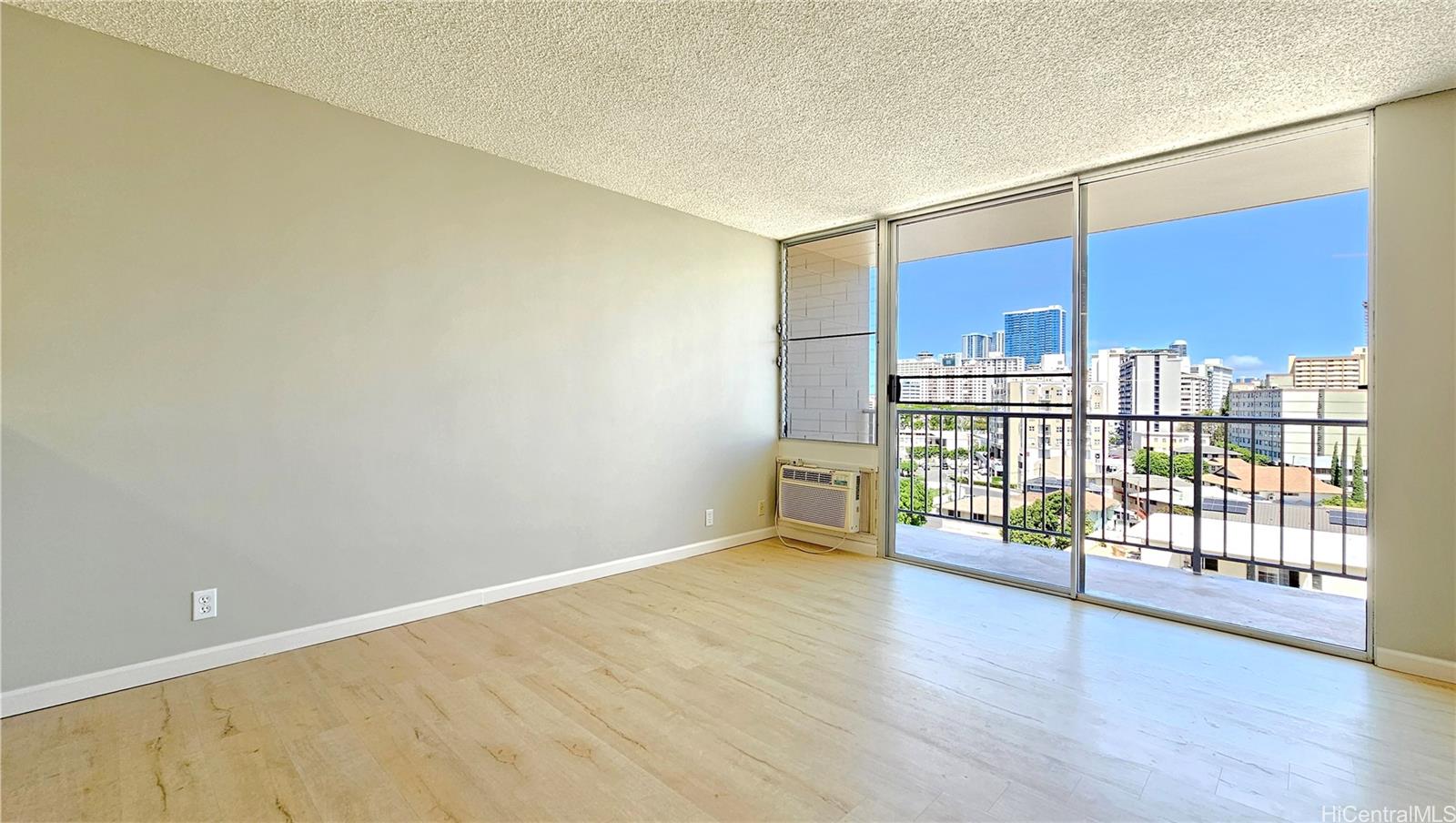 Citron Villa condo # 702, Honolulu, Hawaii - photo 2 of 15