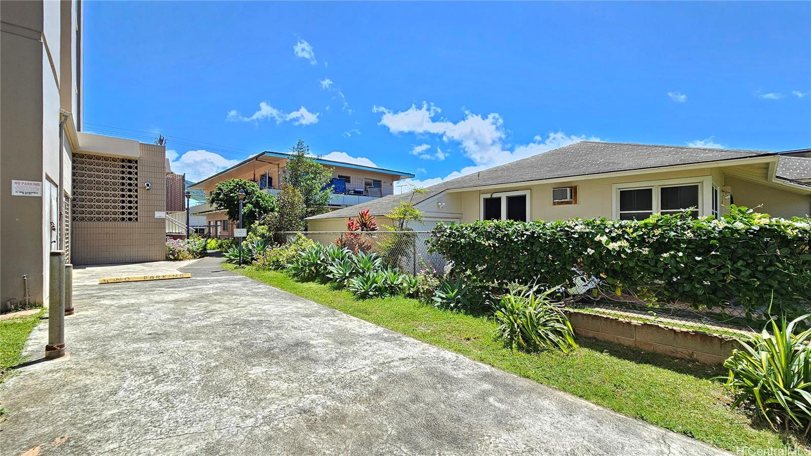 Citron Villa condo # 702, Honolulu, Hawaii - photo 14 of 15