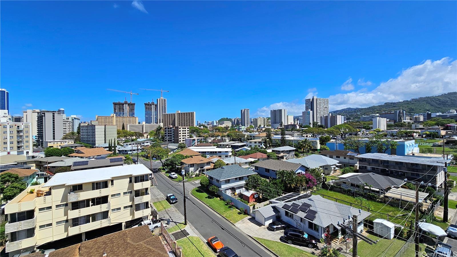 Citron Villa condo # 702, Honolulu, Hawaii - photo 3 of 15