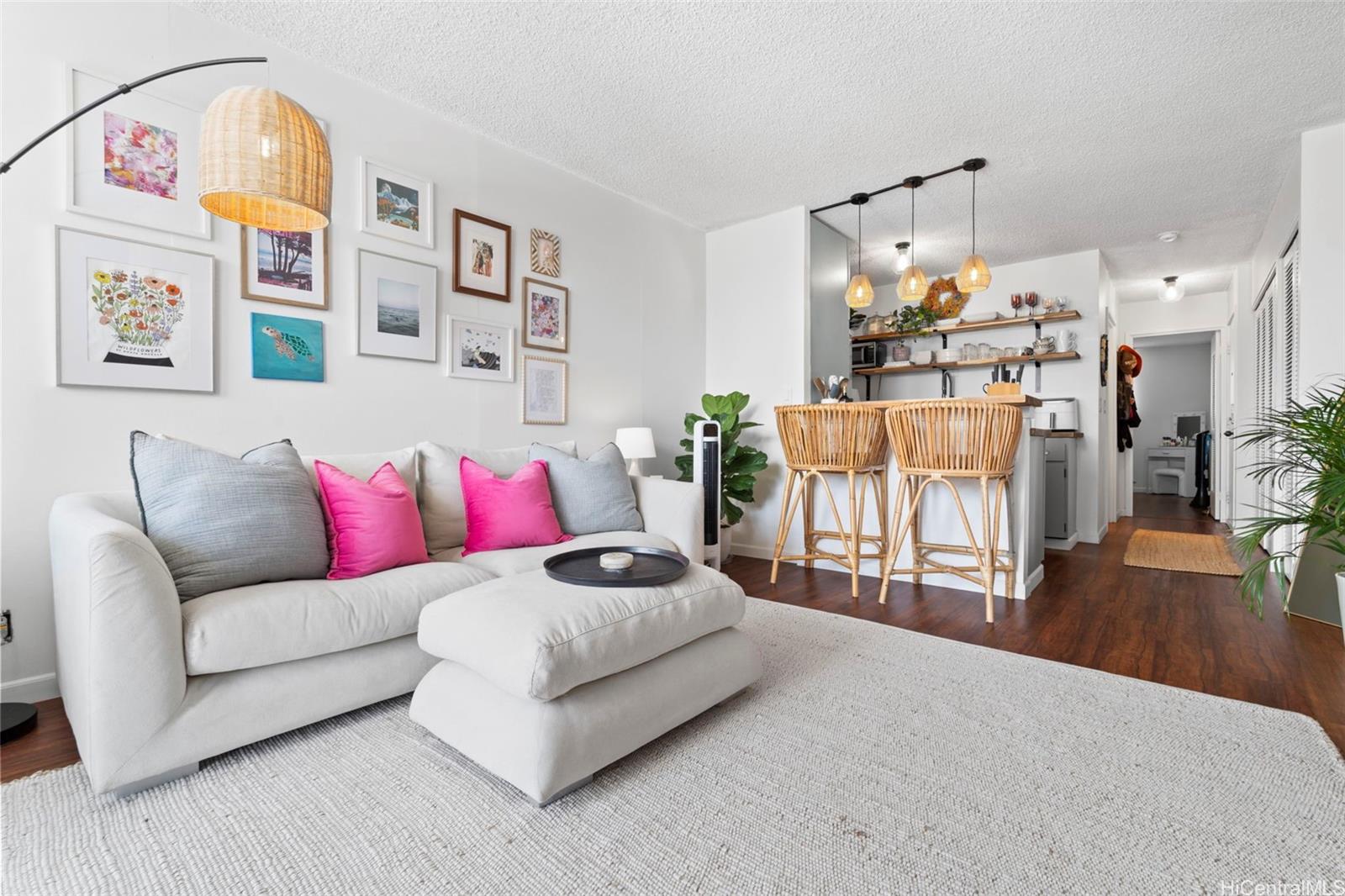 Citron Villa condo # 709, Honolulu, Hawaii - photo 3 of 20