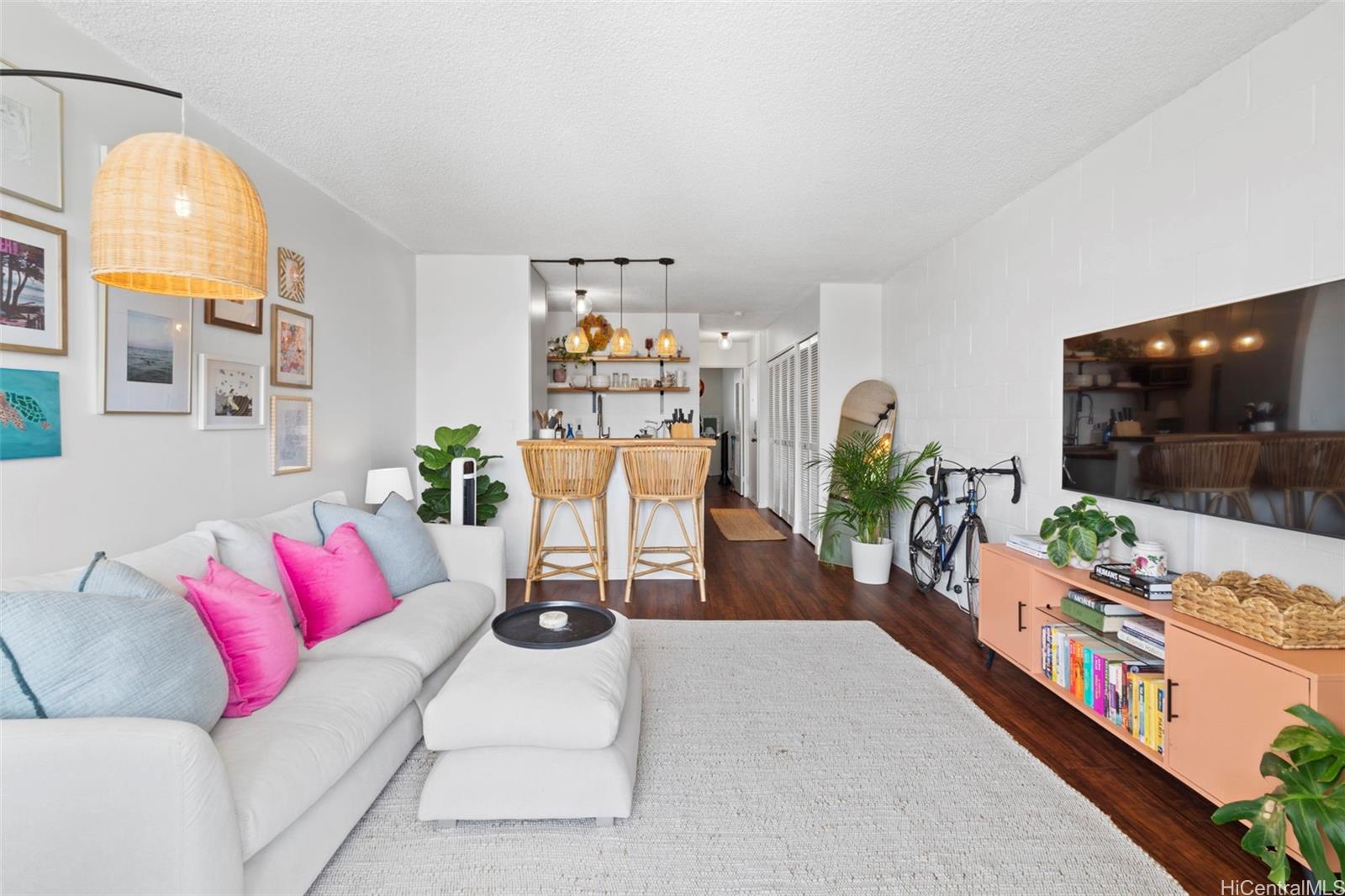 Citron Villa condo # 709, Honolulu, Hawaii - photo 4 of 20