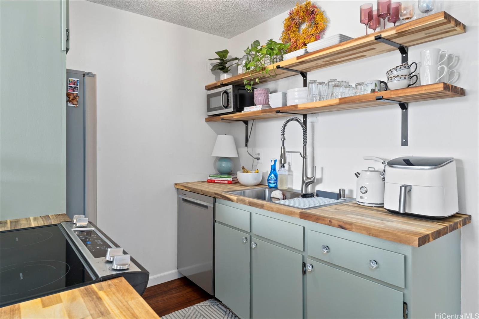 Citron Villa condo # 709, Honolulu, Hawaii - photo 6 of 20