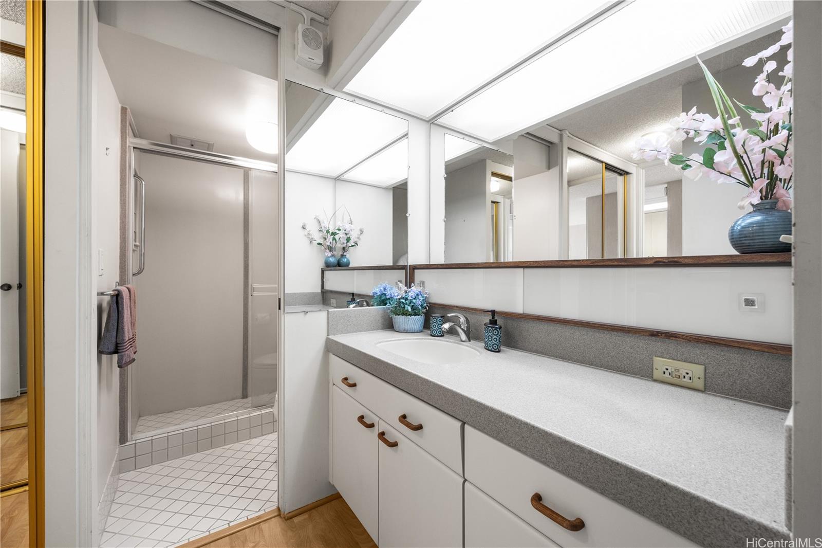 Mott-Smith Laniloa condo # 2005, Honolulu, Hawaii - photo 17 of 25