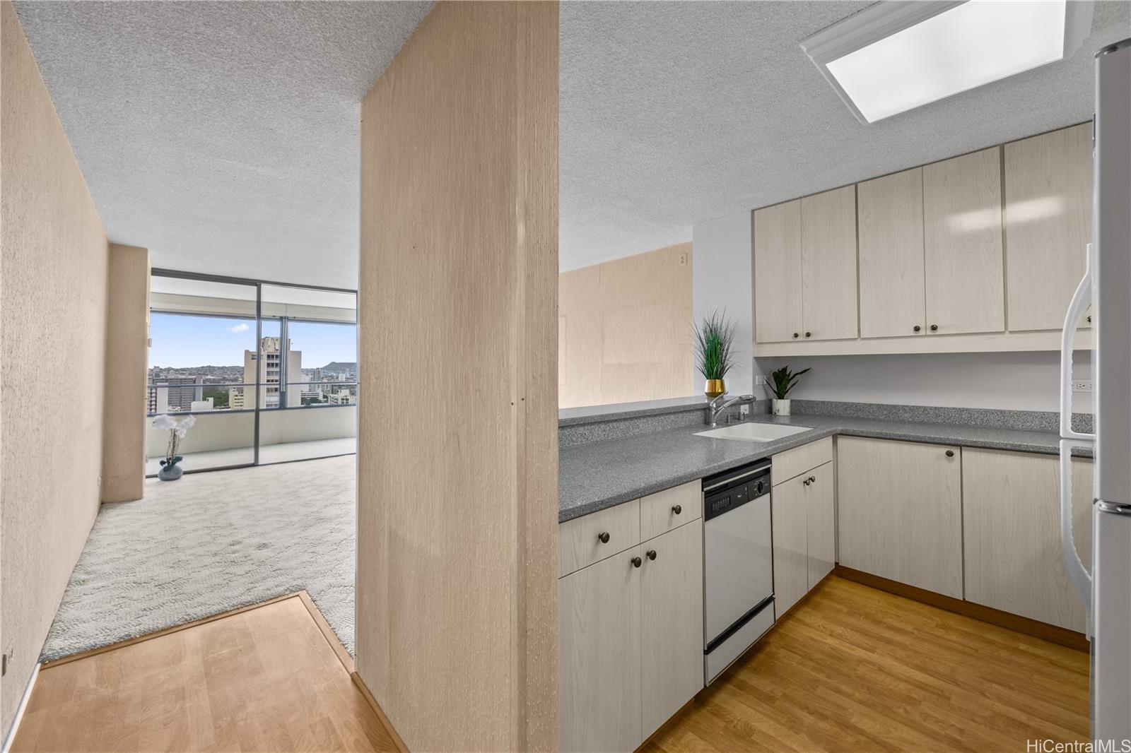 Mott-Smith Laniloa condo # 2005, Honolulu, Hawaii - photo 4 of 25