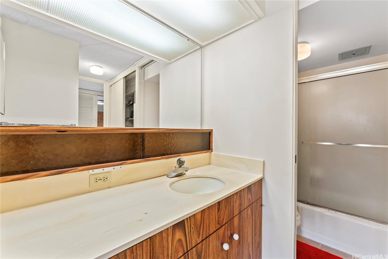 Mott-Smith Laniloa condo # 2212, Honolulu, Hawaii - photo 8 of 25