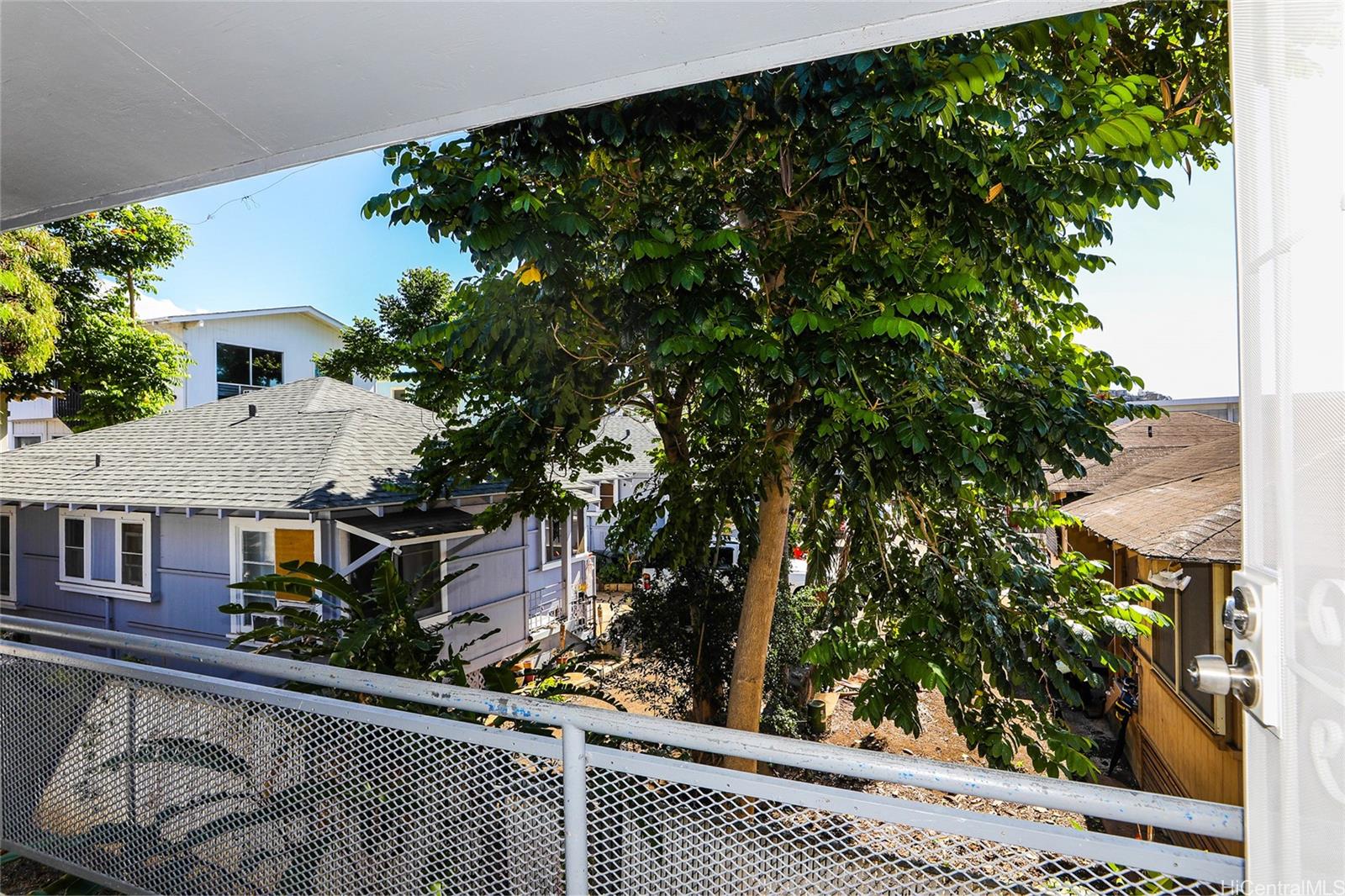 1719 Nuuanu Ave Honolulu - Rental - photo 2 of 25