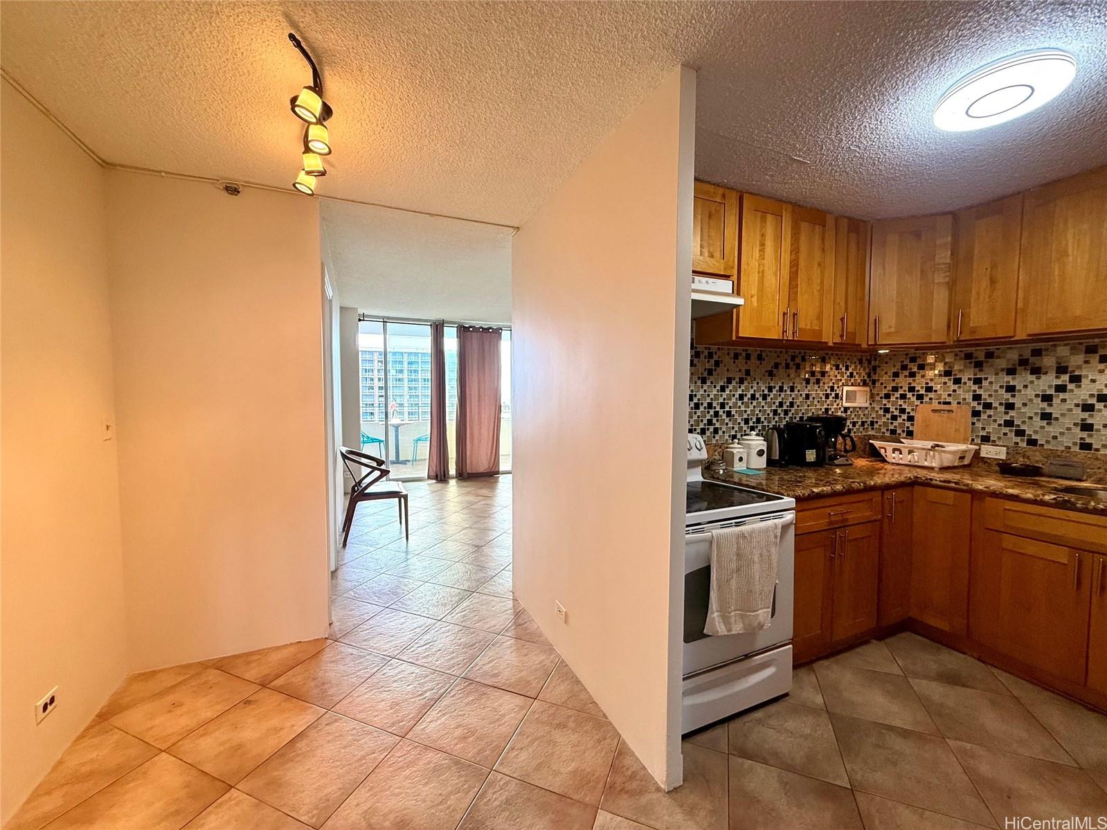 Tradewinds Hotel Inc condo # 1506B, Honolulu, Hawaii - photo 4 of 21