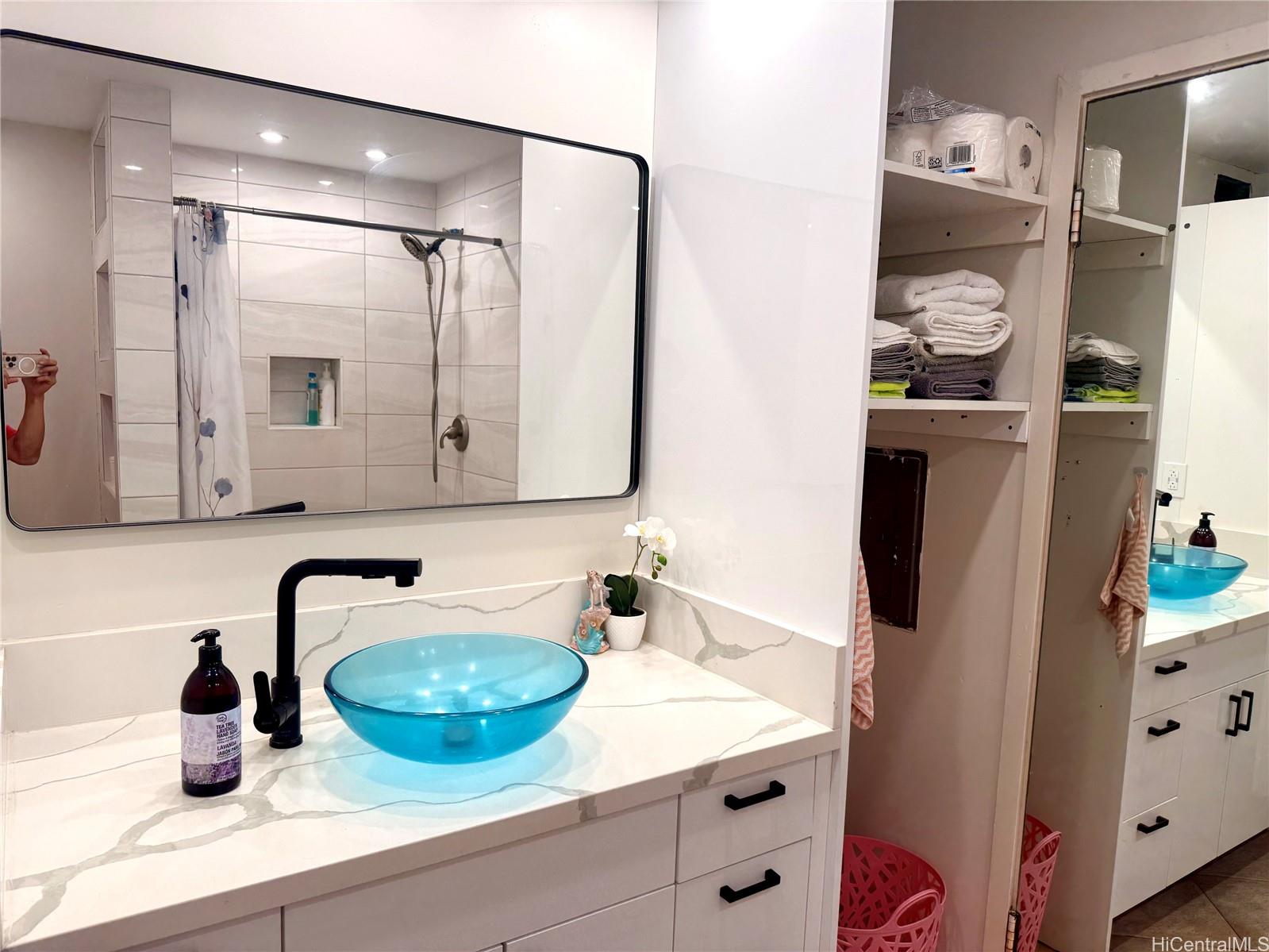 Tradewinds Hotel Inc condo # 1506B, Honolulu, Hawaii - photo 4 of 18