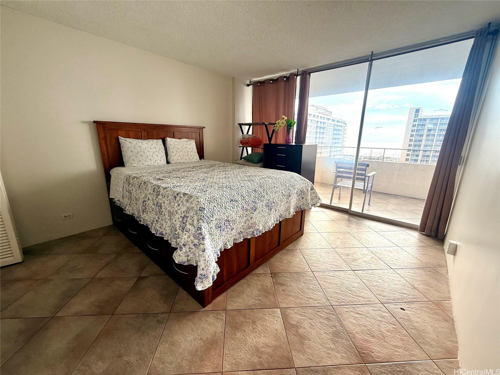 Tradewinds Hotel Inc condo # 1506B, Honolulu, Hawaii - photo 9 of 18