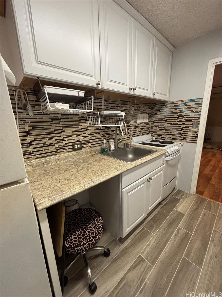 Tradewinds Hotel Inc condo # 304A, Honolulu, Hawaii - photo 8 of 23