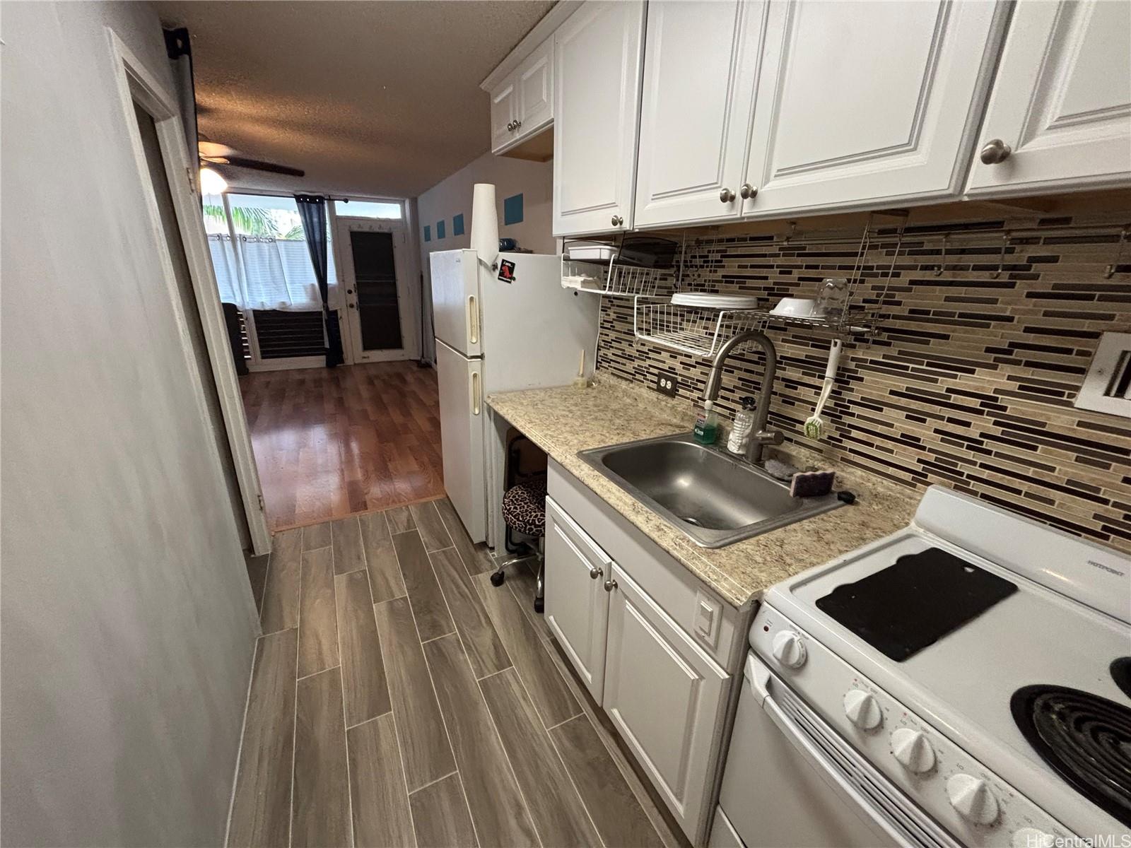 Tradewinds Hotel Inc condo # 304A, Honolulu, Hawaii - photo 10 of 23