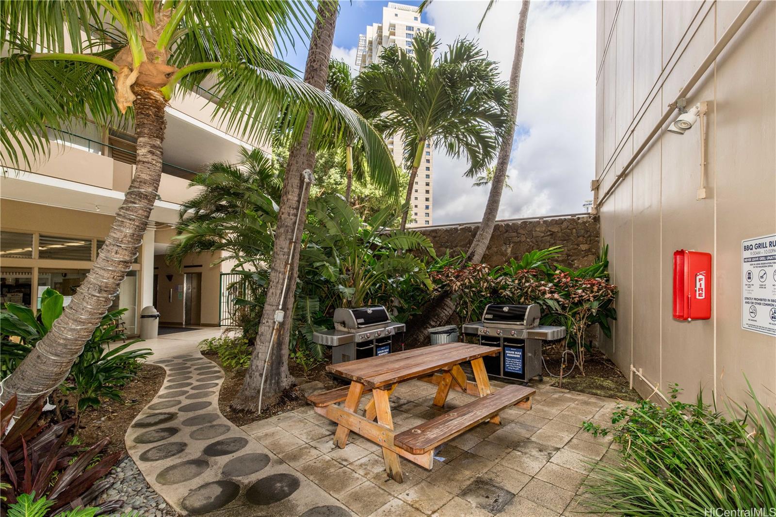 Tradewinds Hotel Inc condo # 304B, Honolulu, Hawaii - photo 12 of 14