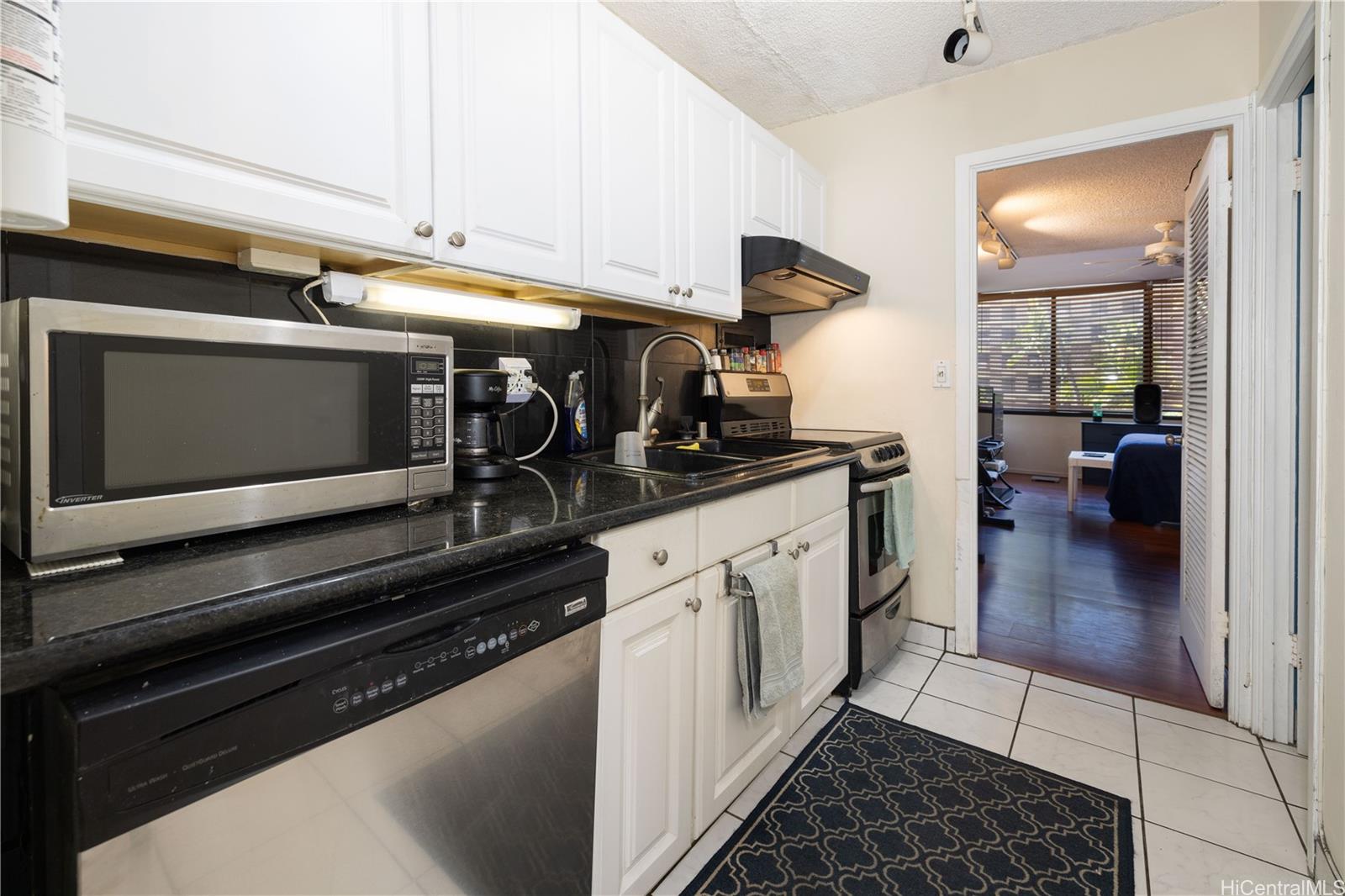 Tradewinds Hotel Inc condo # 304B, Honolulu, Hawaii - photo 4 of 14