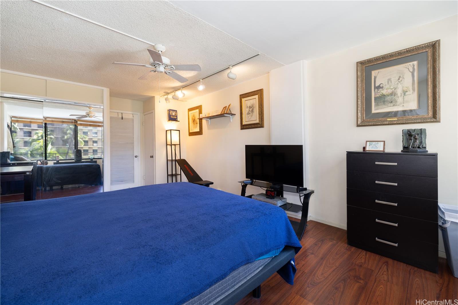 Tradewinds Hotel Inc condo # 304B, Honolulu, Hawaii - photo 7 of 14