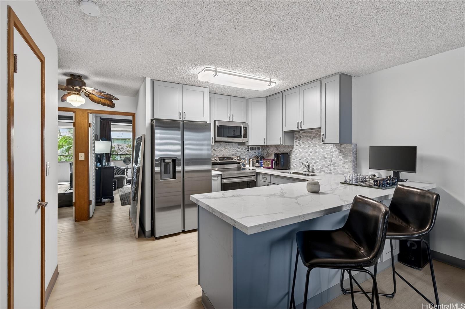 Tradewinds Hotel Inc condo # 407A, Honolulu, Hawaii - photo 2 of 25