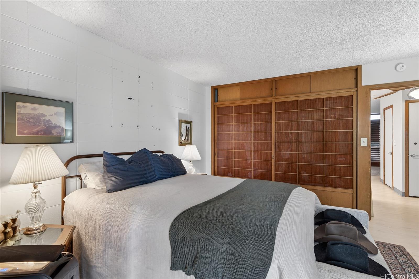 Tradewinds Hotel Inc condo # 407A, Honolulu, Hawaii - photo 11 of 25