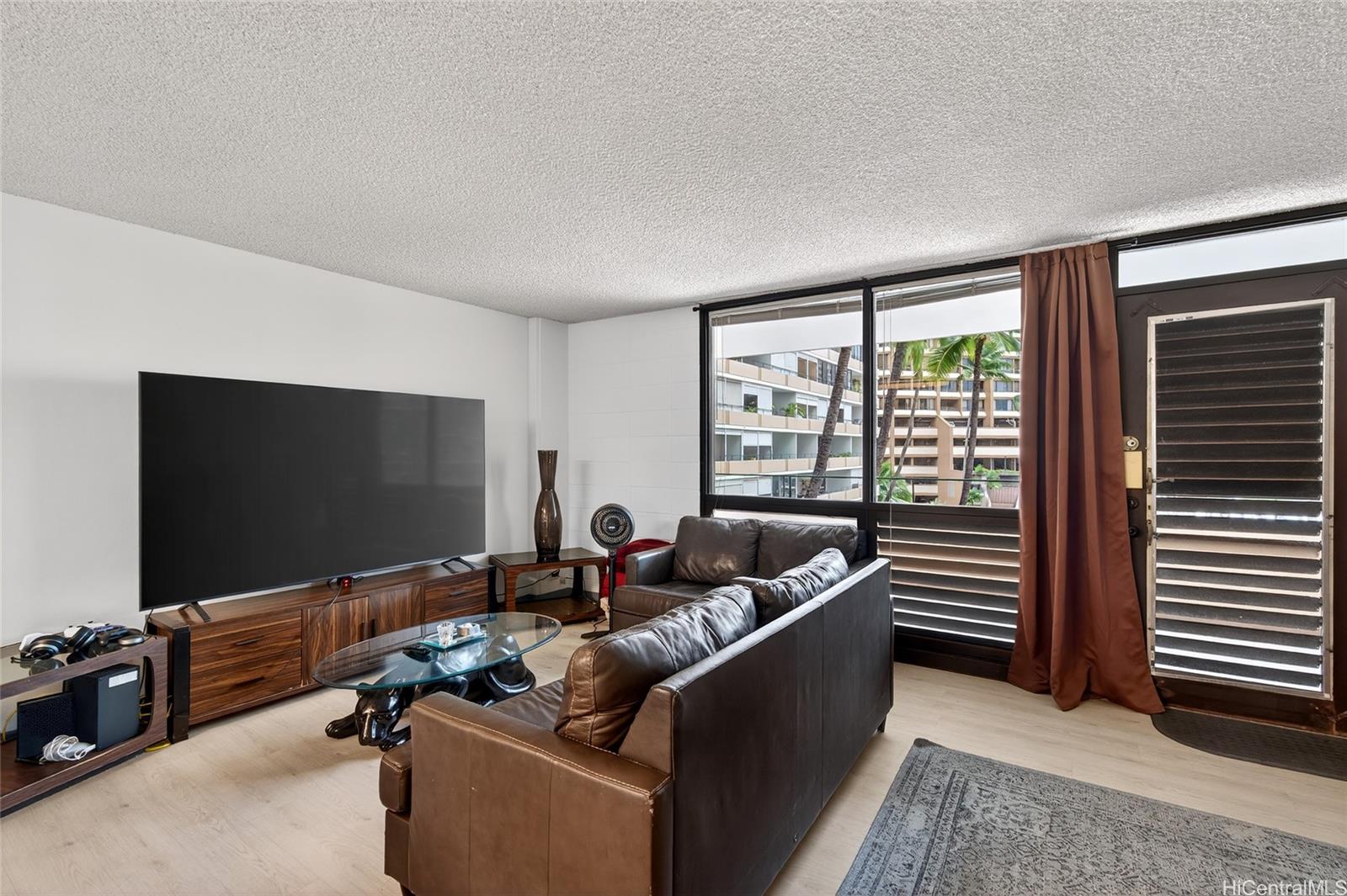 Tradewinds Hotel Inc condo # 407A, Honolulu, Hawaii - photo 16 of 25