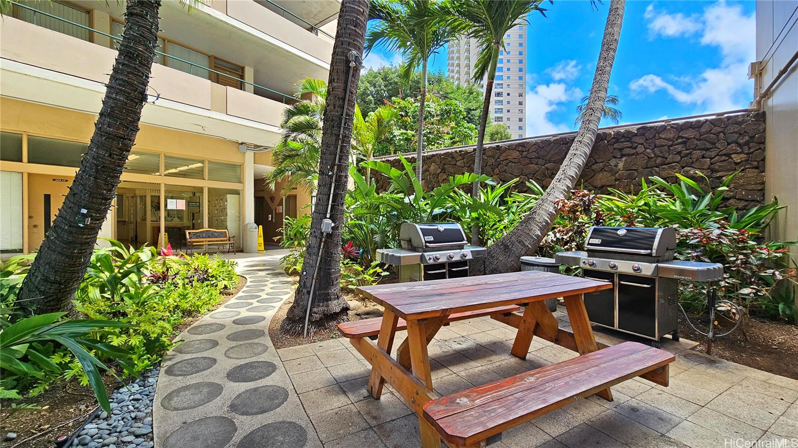 Tradewinds Hotel Inc condo # 407A, Honolulu, Hawaii - photo 23 of 25