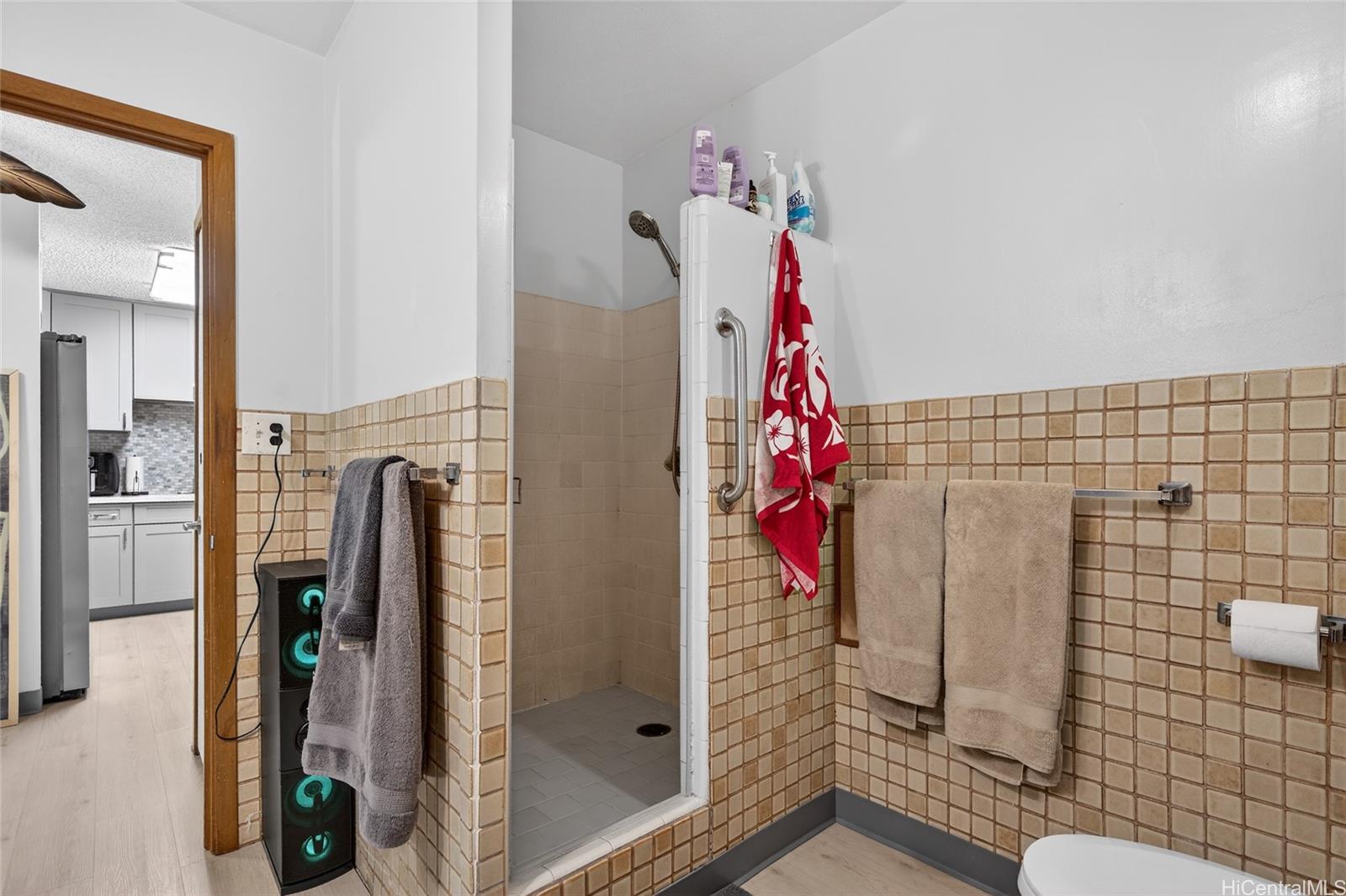 Tradewinds Hotel Inc condo # 407A, Honolulu, Hawaii - photo 10 of 25