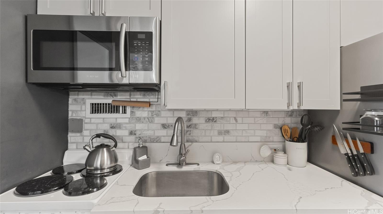 Tradewinds Hotel Inc condo # 803B, Honolulu, Hawaii - photo 7 of 18