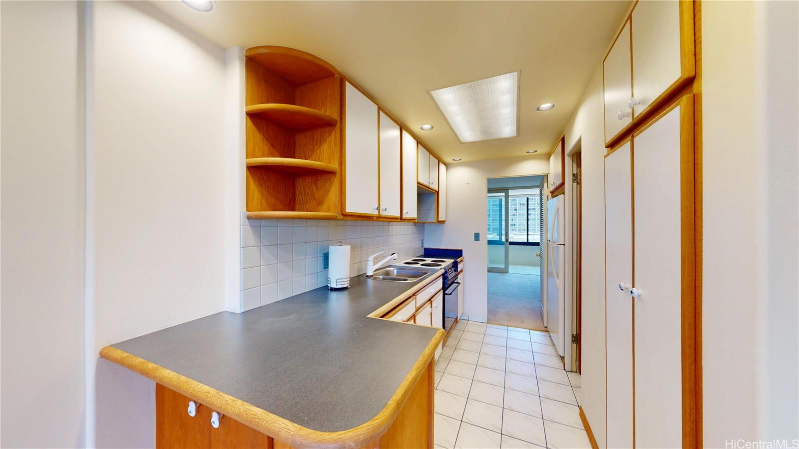 Tradewinds Hotel Inc condo # 902B, Honolulu, Hawaii - photo 7 of 23