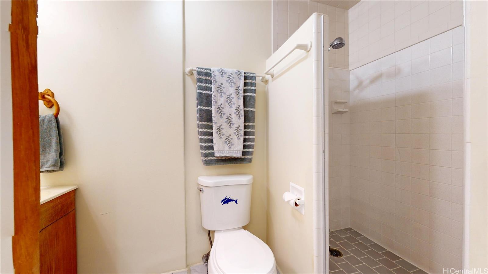 Tradewinds Hotel Inc condo # 902B, Honolulu, Hawaii - photo 8 of 23