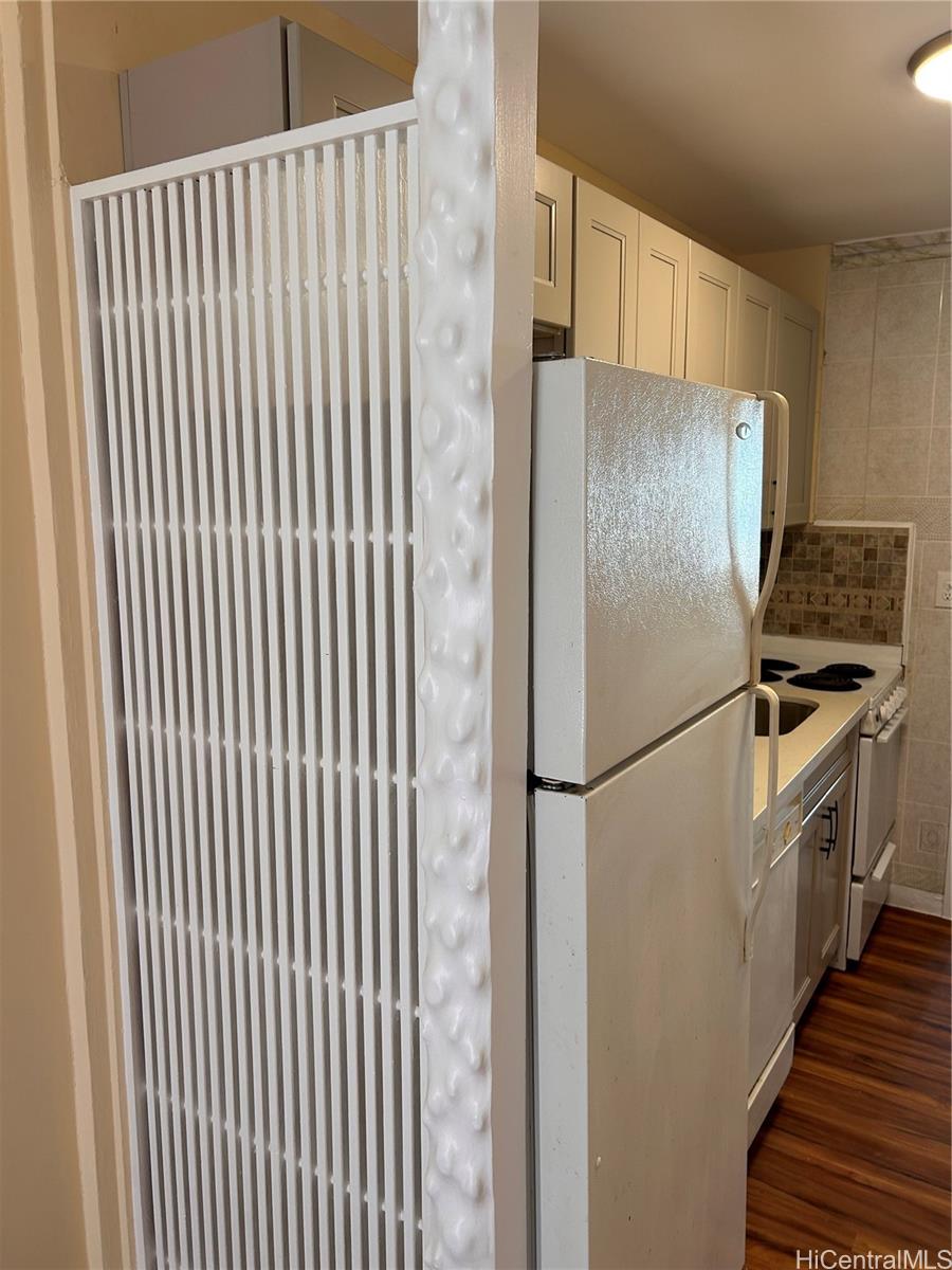 Tradewinds Hotel Inc condo # 906A, Honolulu, Hawaii - photo 4 of 13