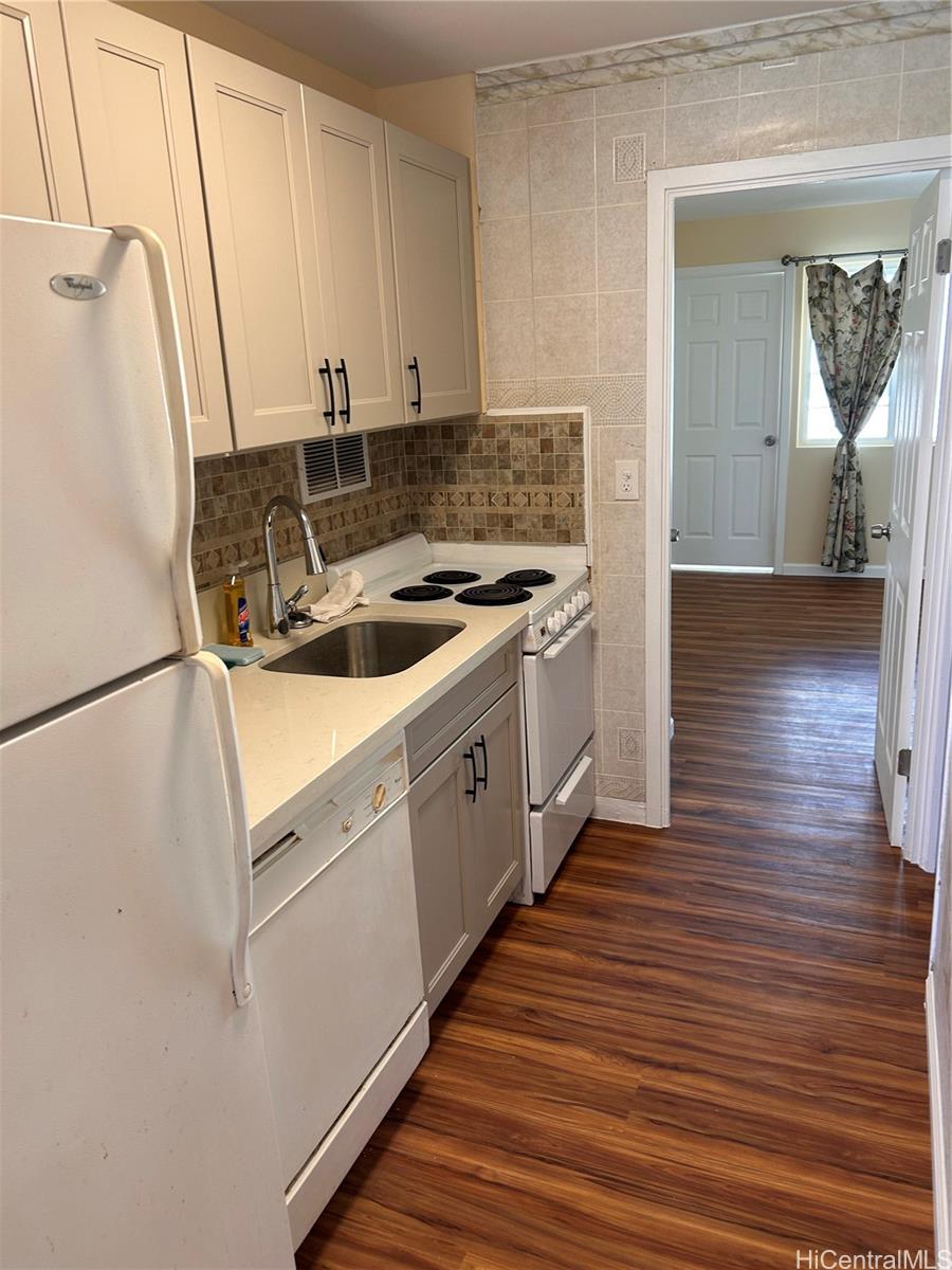 Tradewinds Hotel Inc condo # 906A, Honolulu, Hawaii - photo 6 of 13