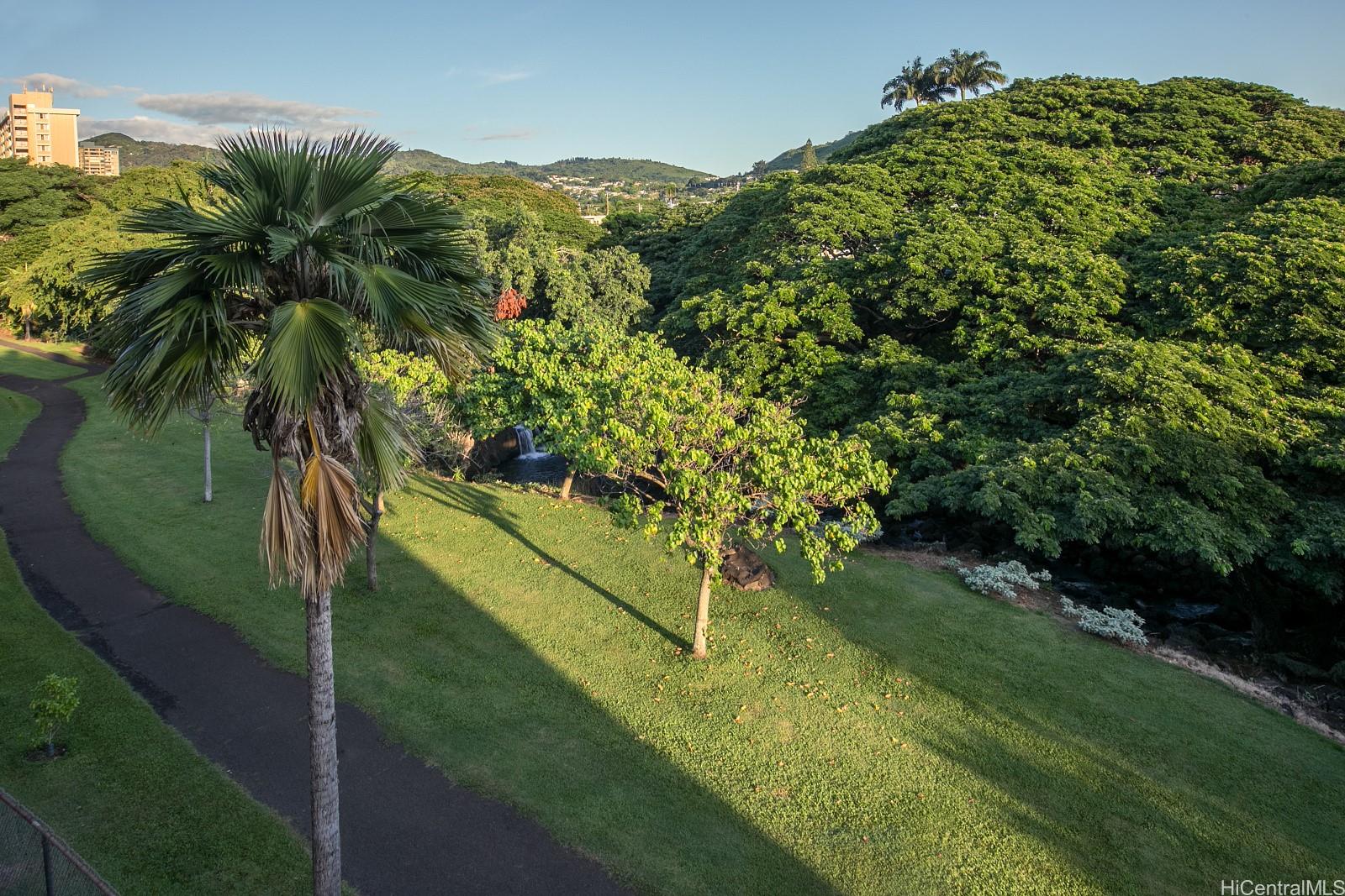 Nuuanu Park Place condo # B405, Honolulu, Hawaii - photo 22 of 25